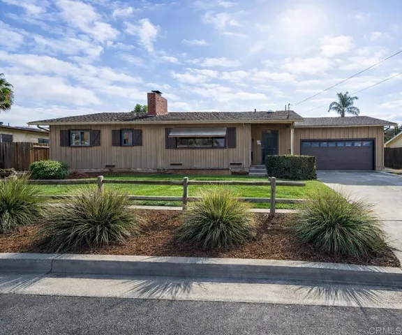6375 Primrose Dr, La Mesa, CA 91942