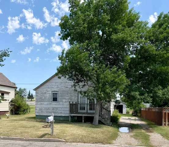 117 N  10th St, Wishek, ND 58495