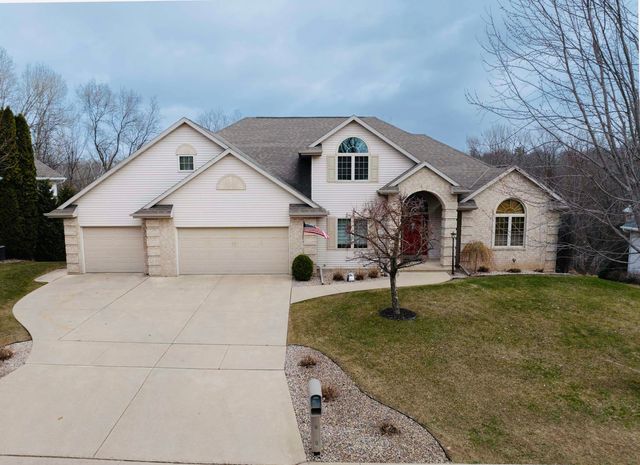 2595 Sage Dr, Green Bay, WI 54302