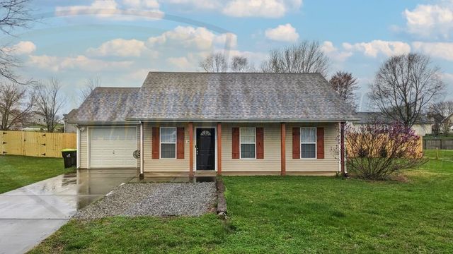 1042 Waterford Cir, Clarksville, TN 37040