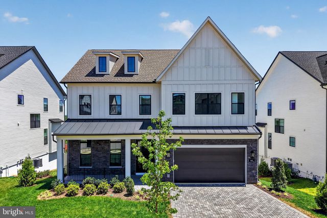 861 N  Manchester St, Arlington, VA 22205