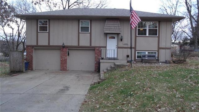 2208 SW 2nd Ter, Blue Springs, MO 64014