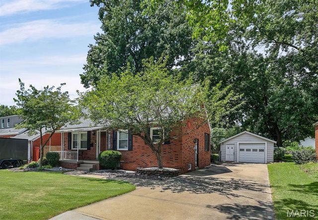1229 Grant Dr, Edwardsville, IL 62025