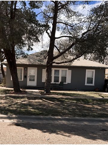 325 S  11th St, Slaton, TX 79364