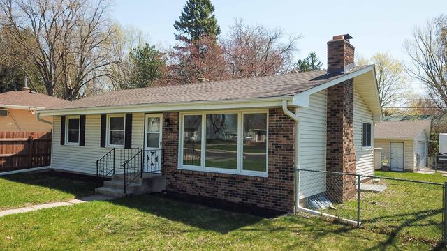 1666 Laurie Rd E, Maplewood, MN 55109