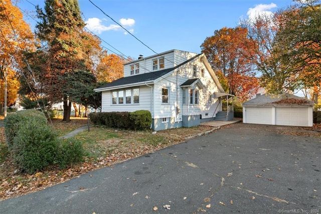 31 Chatham Ave, Milford, CT 06460