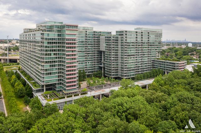 9725 Woods Dr #1913, Skokie, IL 60077