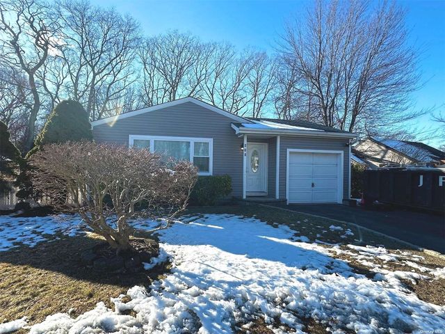 690 N Ocean Avenue, Patchogue, NY 11772