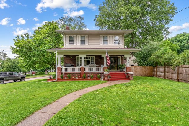 1100 Oakland Dr, Muscatine, IA 52761