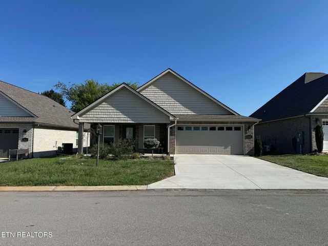 221 Sand Hills Dr, Maryville, TN 37801