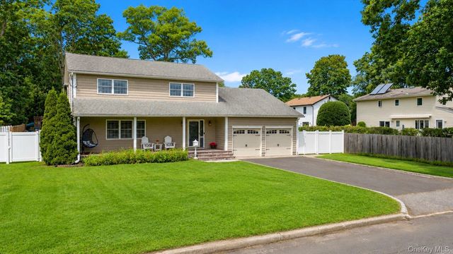 282 6th Avenue, Saint James, NY 11780