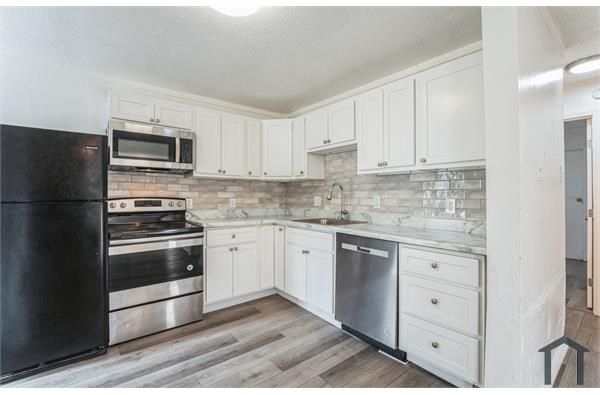 872 Valencia Ave, Saint Louis, MO 63138