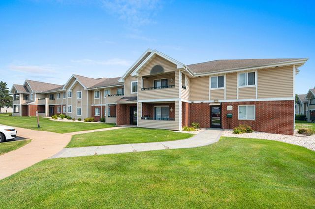 433 Autumn Dr, Delavan, WI 53115