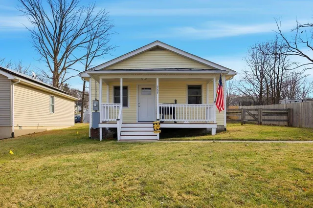968 Glencoe Ave, Waynesboro, VA 22980