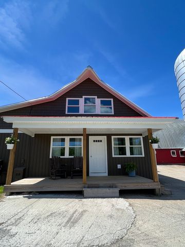 34 Woods Hollow Rd, Essex Junction, VT 05452