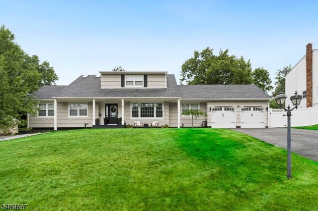 15 Almroth Dr, Wayne, NJ 07470