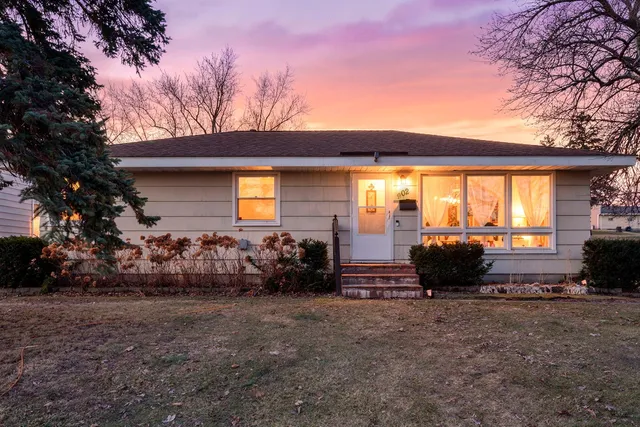 902 7th Ave E, Shakopee, MN 55379