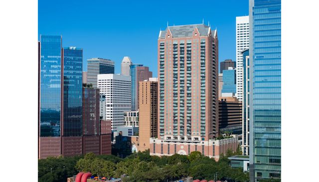 McKinney St, Houston, TX 77010