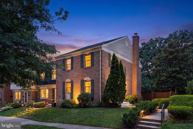 5420 Cabot Ridge Ct, Fairfax, VA 22032