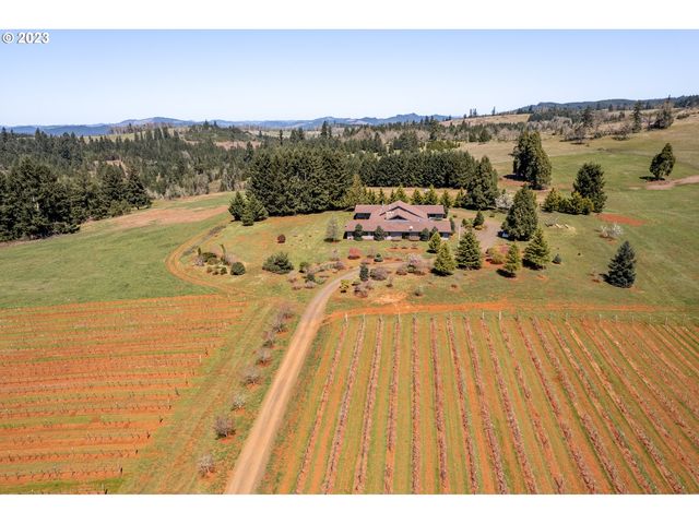 1488 Red Hill Rd, Oakland, OR 97462