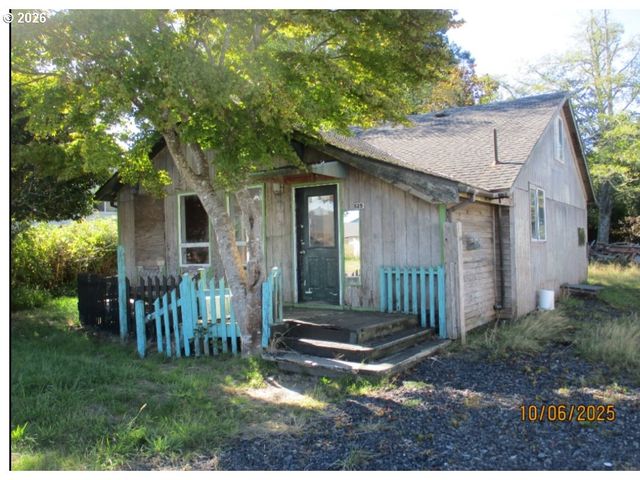525 King Salmon St, Hammond, OR 97121