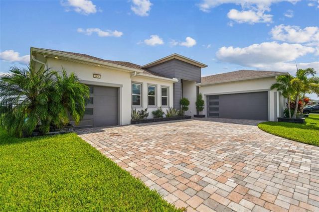 8936 Sanders Tree Loop, Wesley Chapel, FL 33545