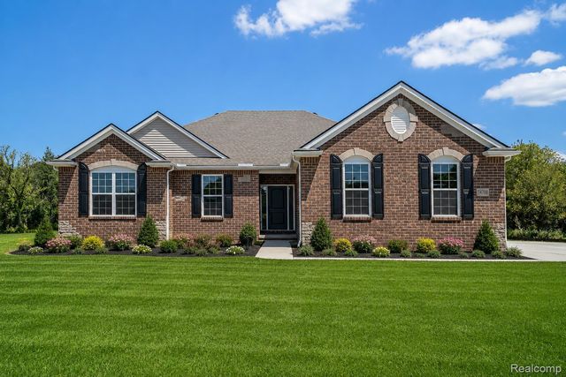 52860 Antoinette Ct, Shelby Township, MI 48316