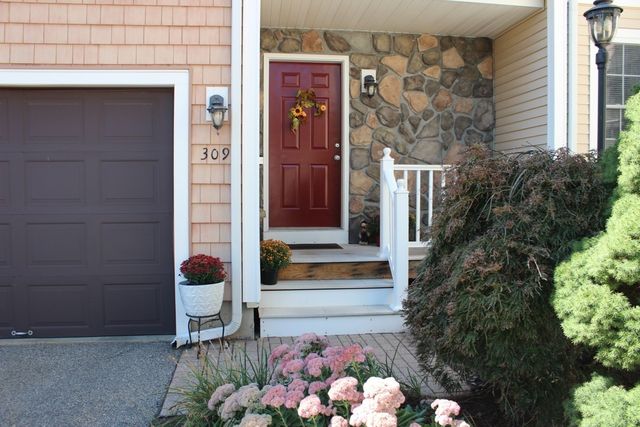 309 Hampton Way #309, Abington, MA 02351