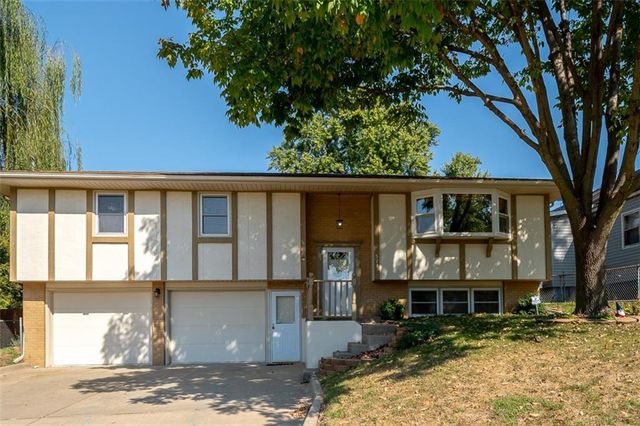 522 Buttinger Pl, Leavenworth, KS 66048