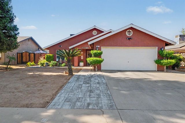 1431 Souza St, Orange Cove, CA 93646