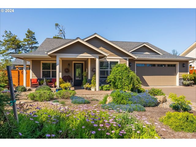 88090 Lake Point Dr, Anytown, OR 97439