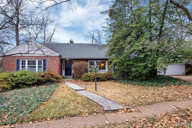 1505 Andrew Dr, Saint Louis, MO 63122