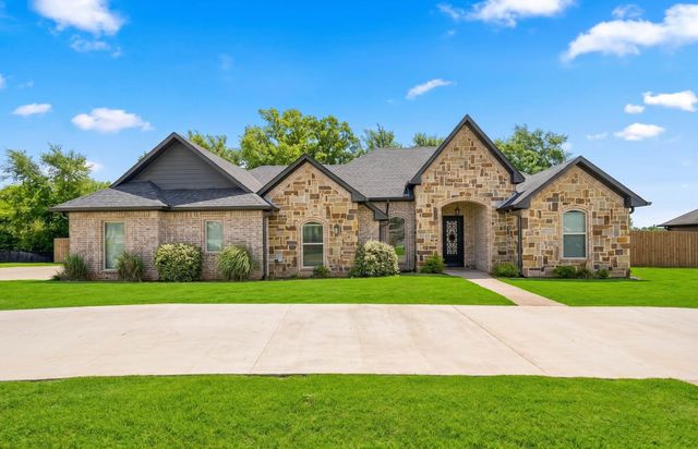 1714 Riviera Dr, Longview, TX 75605