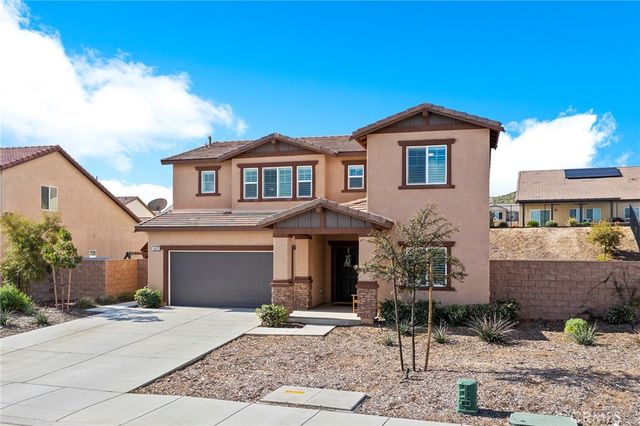 30933 Expedition Dr, Winchester, CA 92596