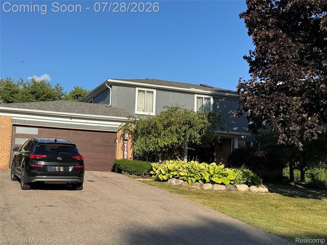 6043 Ledgeway Dr, West Bloomfield, MI 48322