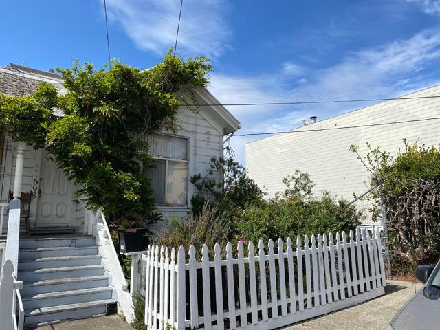 698 Hillside Blvd, Daly City, CA 94014