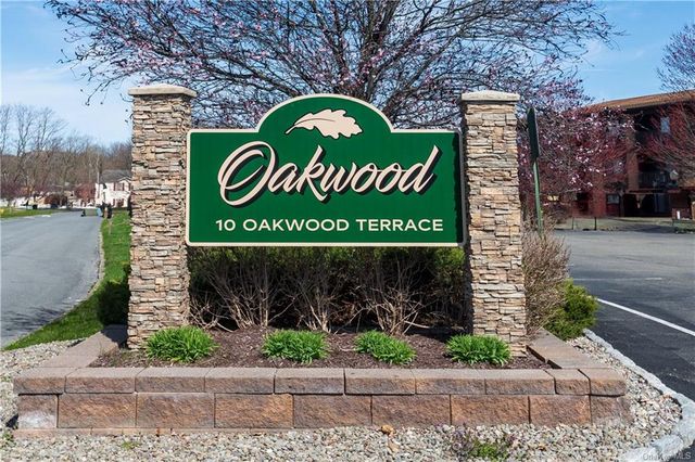 10 Oakwood Terrace UNIT 113, New Windsor, NY 12553