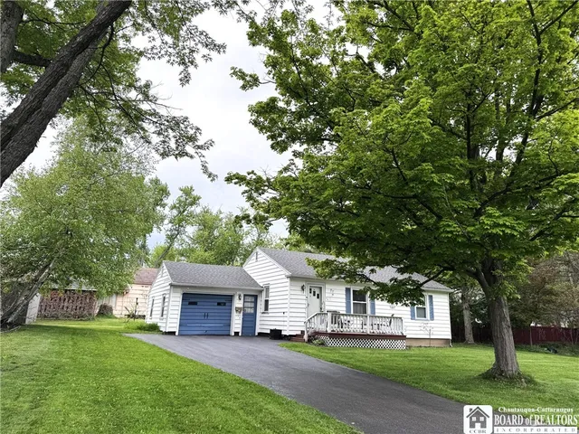 24 Lowell Pl, Fredonia, NY 14063