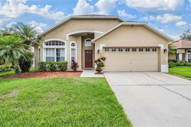 19028 Weatherstone Dr, Tampa, FL 33647