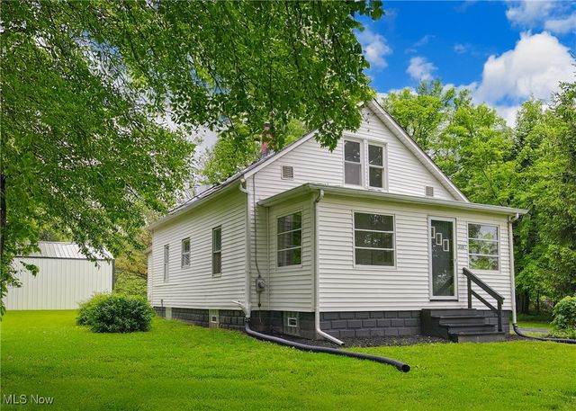 3187 Grenfall Rd, Barberton, OH 44203