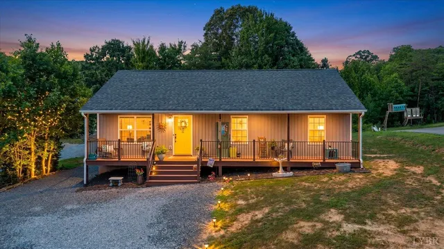 77 Valleyview Dr, Madison Heights, VA 24572
