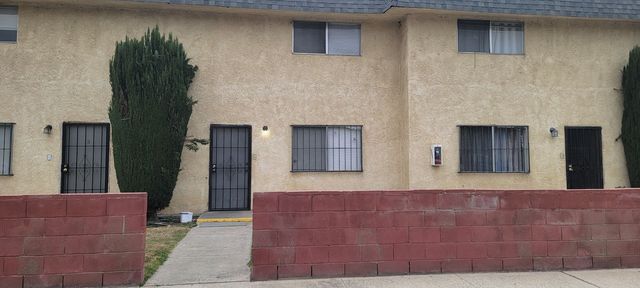 2711 San Dimas St #2140, Bakersfield, CA 93301