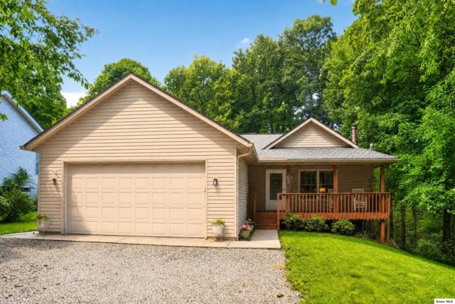 832 Highland Hills Dr, Howard, OH 43028