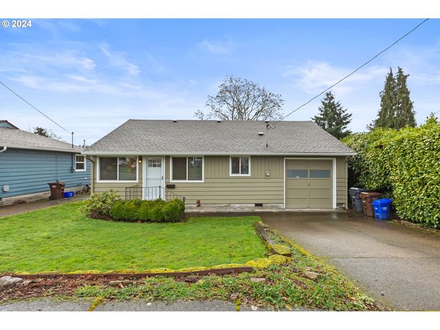 335 Gloucester St, Gladstone, OR 97027