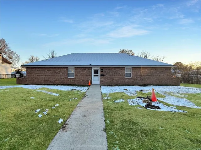 217 W  17th St, Higginsville, MO 64037