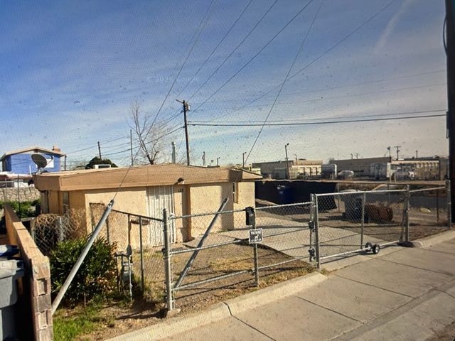 128 Malaga Pl, El Paso, TX 79905
