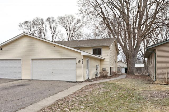 812 13th St W, Hastings, MN 55033