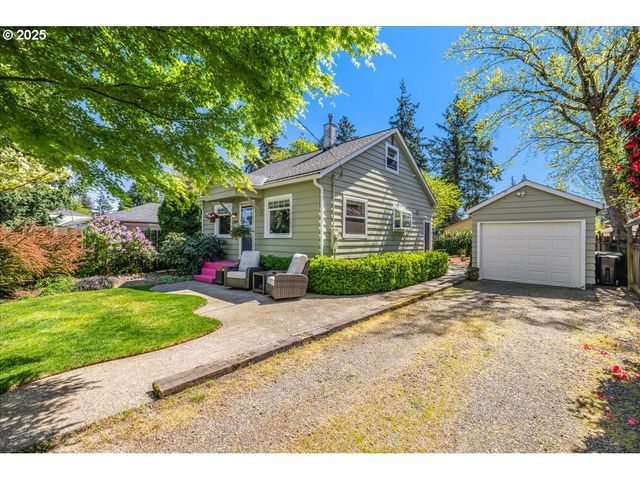 11606 SE Washington St, Portland, OR 97216