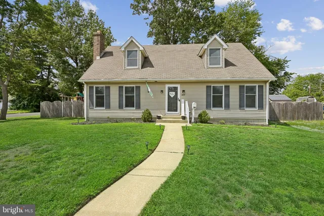 215 McClellan Ave, West Berlin, NJ 08091
