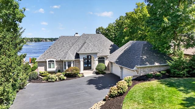 8811 Spinnaker Ct, Indianapolis, IN 46256